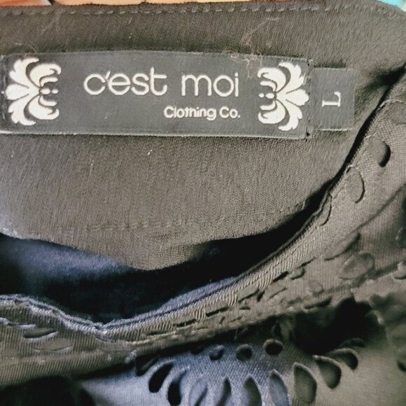 C'est Moi Black Cut Out Floral Lace Zipper Back Lined A-Line Mini Skirt Size L - Picture 5 of 10